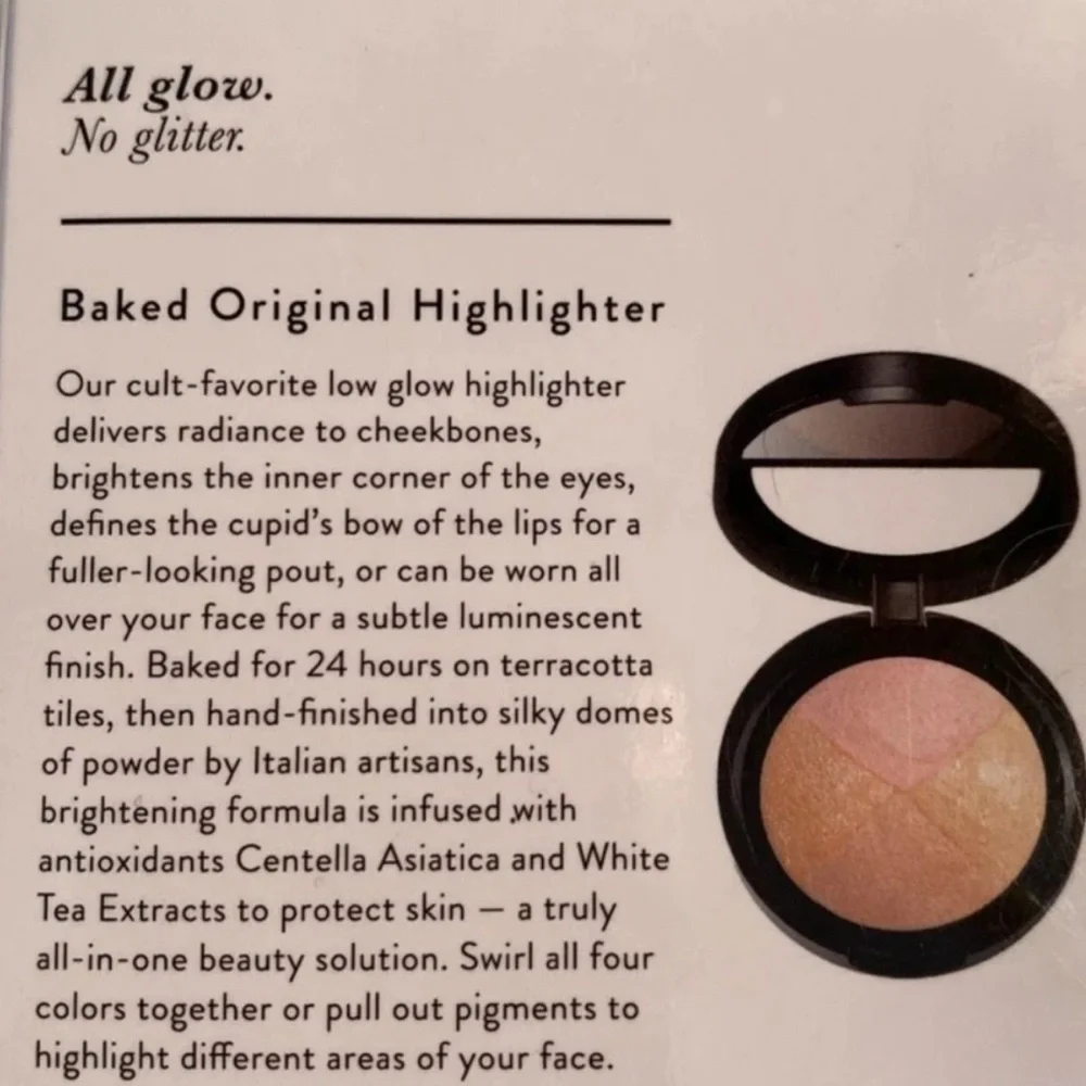 Laura Geller Baked Original Highlighter Quad
- 4 different shades of highlighter - Picture 2 of 3